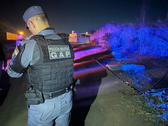 Bandido rouba carro de motorista de aplicativo e morre em confronto com a PM