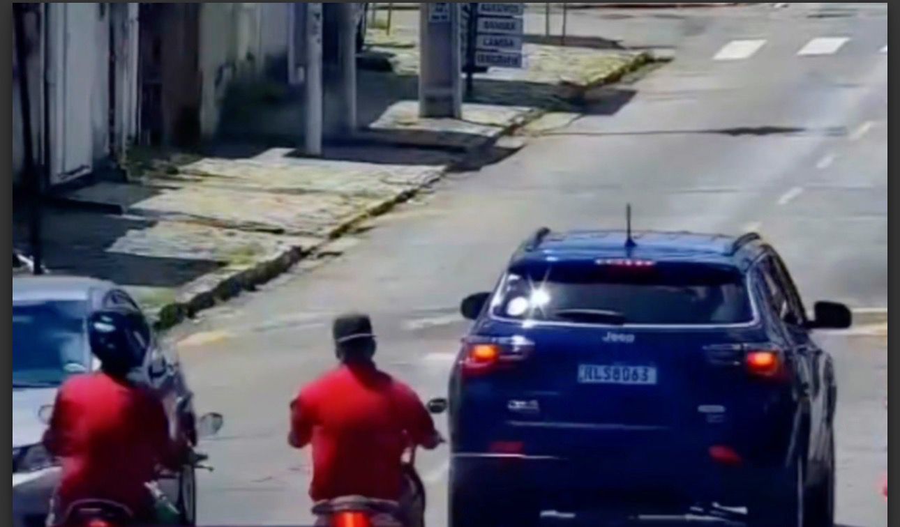 Veja momento que homem é execut4d0 em avenida movimentada enquanto dirigia moto