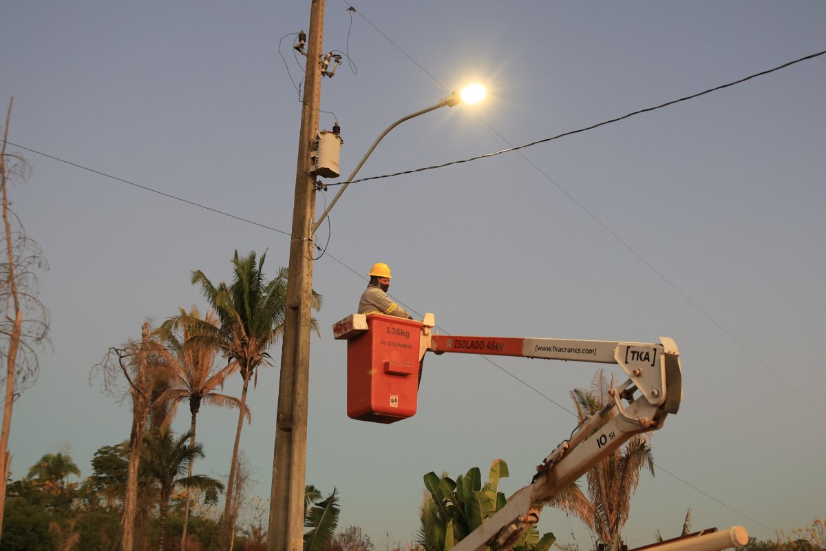 Estrada dos Periquitos recebe revitalização da iluminação após série de furtos