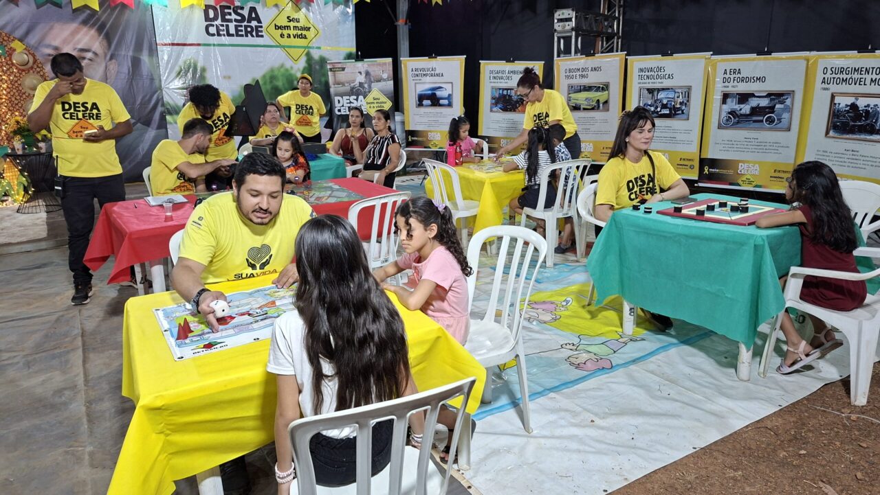 Ação de educação para o trânsito conscientiza visitantes durante Arraial Flor do Maracujá