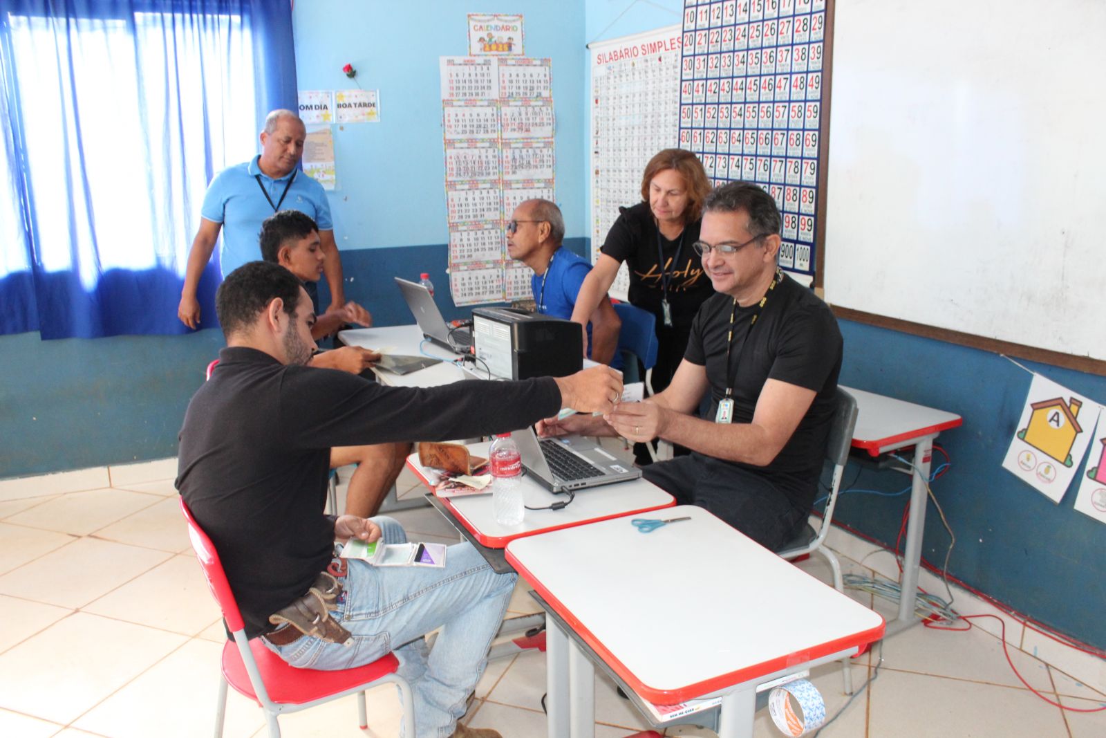 Projeto da Prefeitura leva serviços essenciais à Escola Major Guapindaia, neste sábado (16)