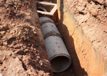 Prefeitura de Porto Velho realiza obra de drenagem na avenida Raimundo Cantuária, zona Leste da cidade