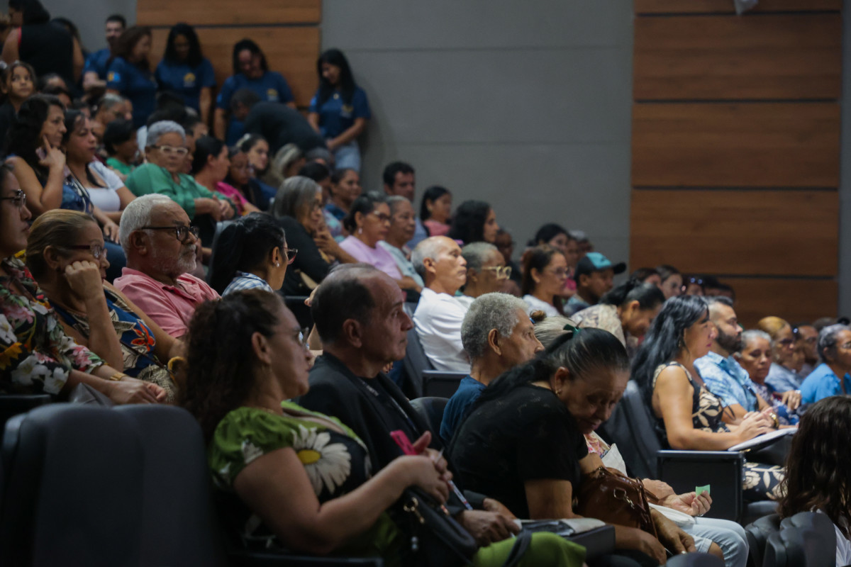 Prefeitura de Porto Velho entrega escritura para famílias contempladas pela regularização fundiária
