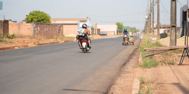 Asfalto e drenagem no bairro Lagoa Azul encerram ciclo de sofrimento na comunidade