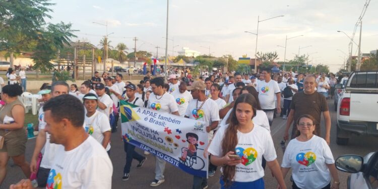 Caminhada reúne centenas de pessoas para celebrar o Dia Nacional da Luta da Pessoa com Deficiência em Porto Velho