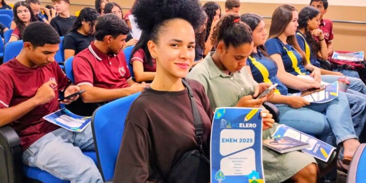 “Quero ser delegada”: estudante destaca importância do aulão para o Enem