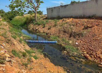 Prefeitura implanta ecobarreira e inicia proteção de canais e igarapés