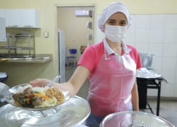 Prefeitura de Porto Velho promove homenagem e formação para merendeiras da rede municipal de ensino