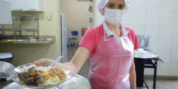 Prefeitura de Porto Velho promove homenagem e formação para merendeiras da rede municipal de ensino