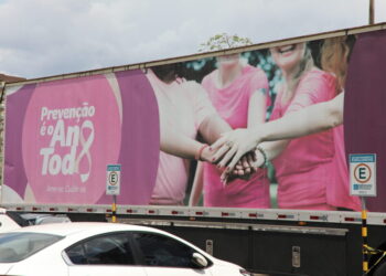 Ação do Outubro Rosa leva atendimentos e arte às servidoras do Palácio Rio Madeira