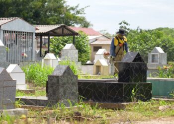 Prefeitura intensifica limpeza nos cemitérios para acolher famílias e visitantes