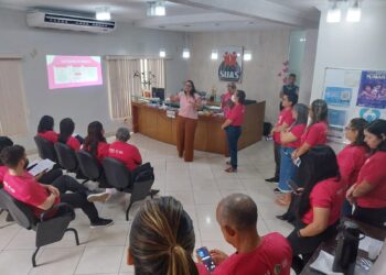 OUTUBRO ROSA: Servidores participam de palestra sobre conscientização da prevenção e diagnóstico precoce do câncer de mama