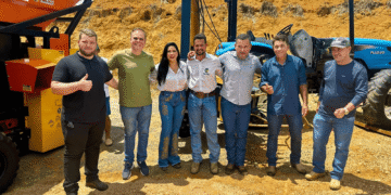 Deputada federal Cristiane Lopes entrega implementos agrícolas para produtores rurais de Vale do Anari