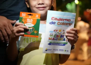 Prefeitura distribui mais de 7 mil cadernos de colorir durante a festa do Dia das Crianças