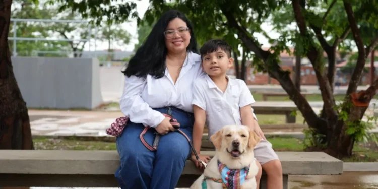 Mãe atípica enaltece lei que beneficia crianças PCDs e neurodivergentes