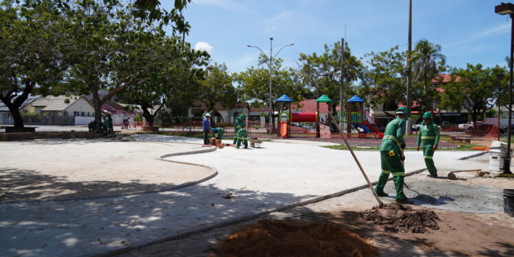 Praça Aluízio Ferreira ganha novo playground interativo