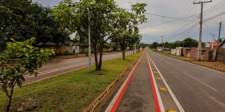 Construção de pista de caminhada na RO-010 reforça segurança e mobilidade em Mirante da Serra