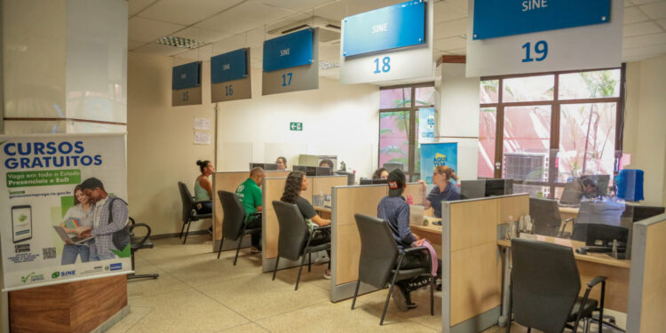 Governo de RO amplia oportunidades de emprego com mais de 2,8 mil vagas pelo Sine Estadual