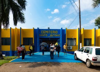 Cerca de 16 mil pessoas visitaram cemitérios Santo Antônio e dos Inocentes no Dia de Finados