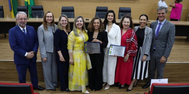 Magistrada Tânia Mara Guirro é homenageada em sessão solene da Assembleia Legislativa