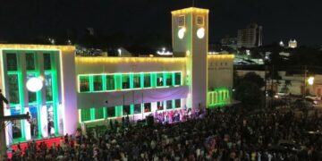 SUCESSO DE PÚBLICO: Cantata Natalina reúne centenas de porto-velhenses no Prédio do Relógio