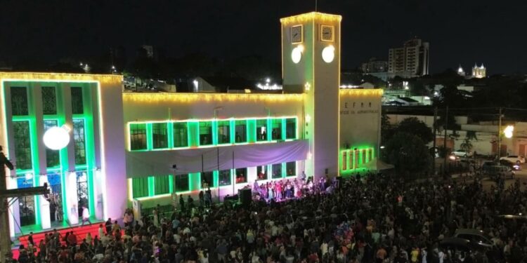 SUCESSO DE PÚBLICO: Cantata Natalina reúne centenas de porto-velhenses no Prédio do Relógio